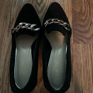 Carolyn Tucker flats with gold chain, size 8